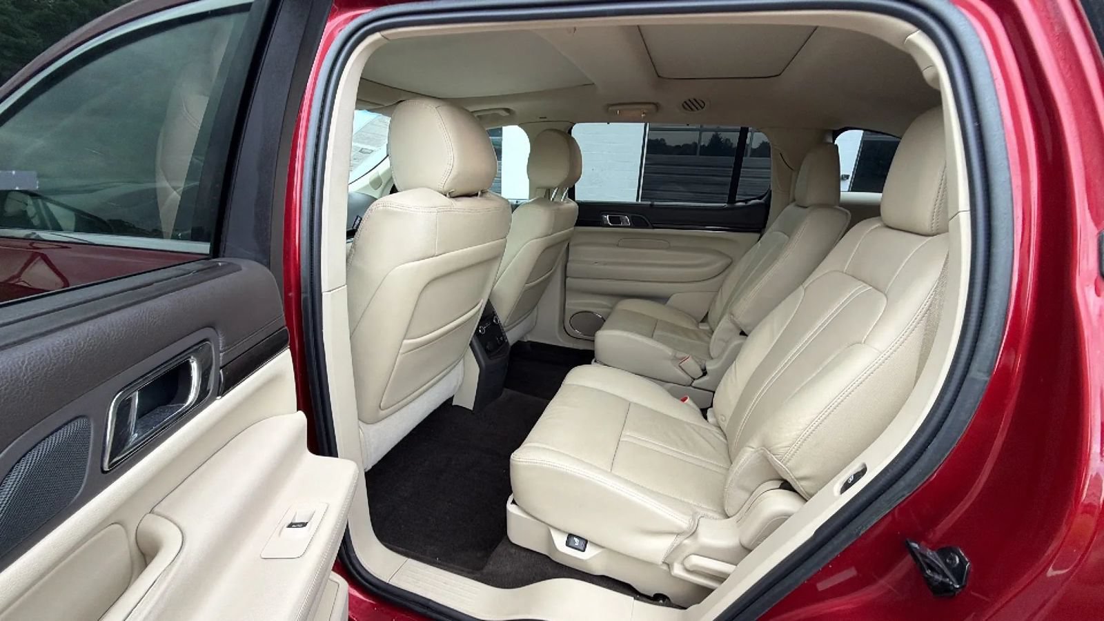 Used 2019 Lincoln MKT AWD image 43
