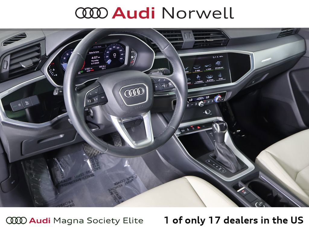 Used 2023 Audi Q3 2.0T Premium w/ Convenience Package AWD/4WD image 2