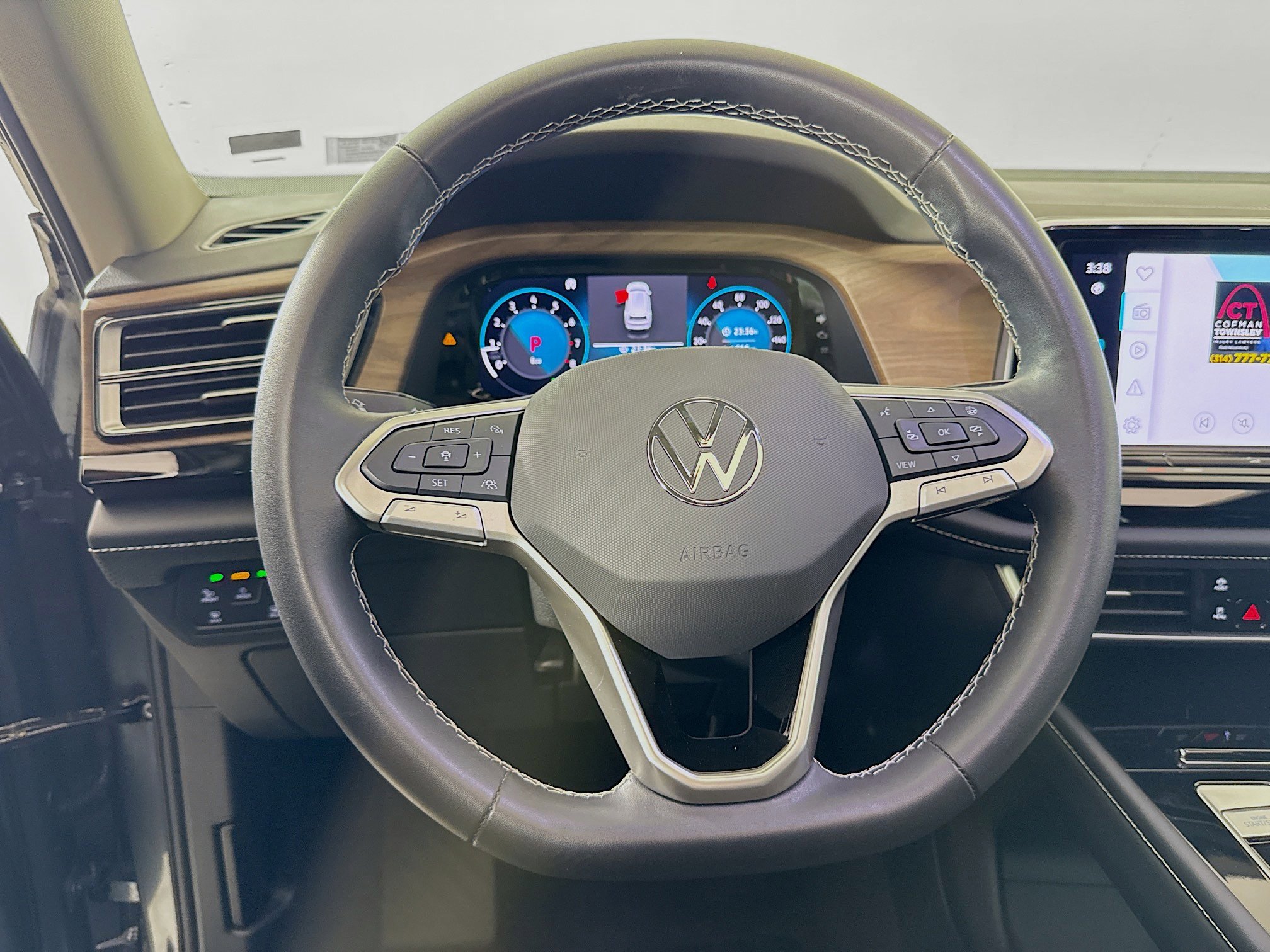 Used 2024 Volkswagen Atlas SE FWD image 12