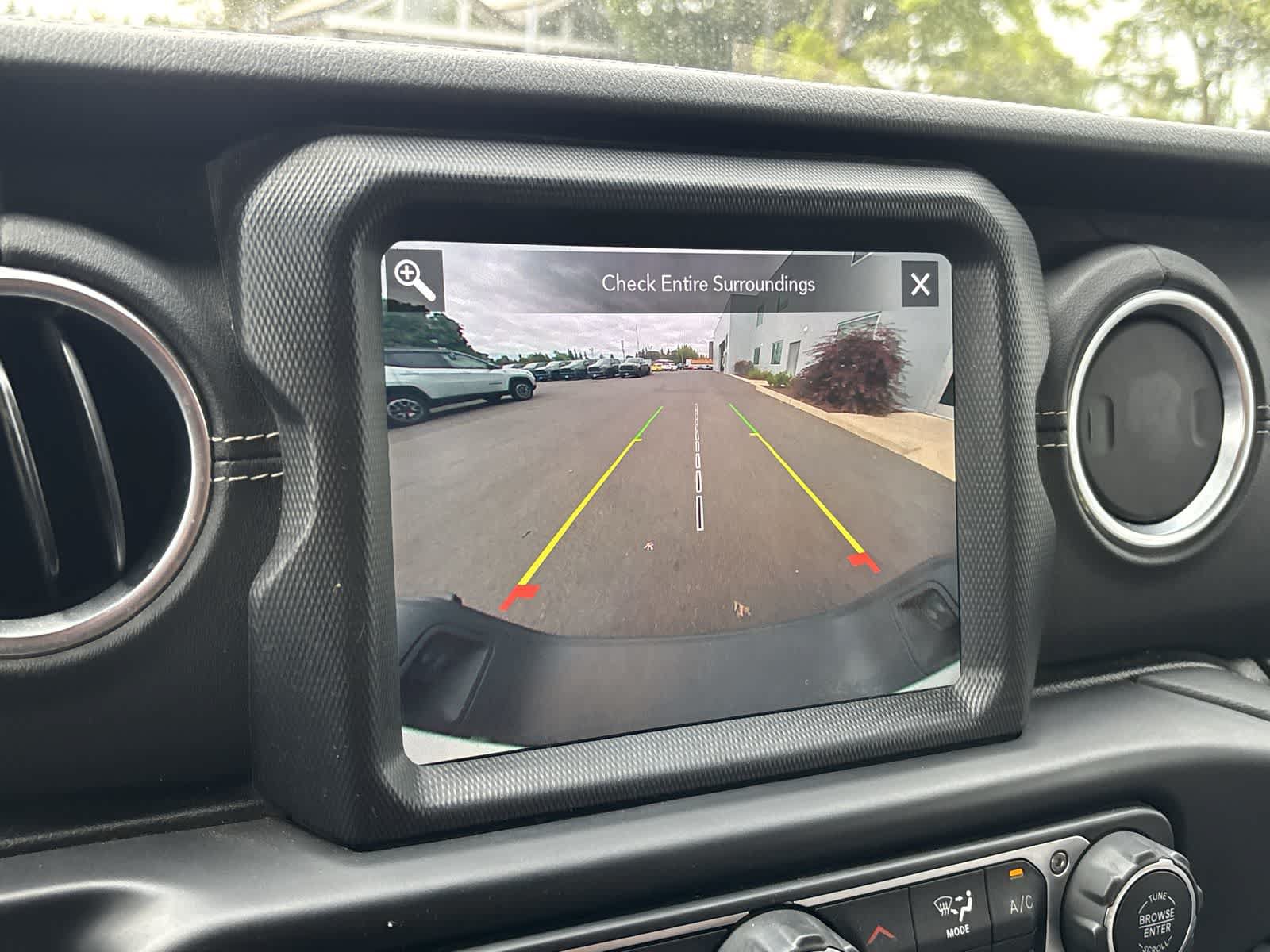 Certified 2020 Jeep Gladiator Overland AWD/4WD image 19