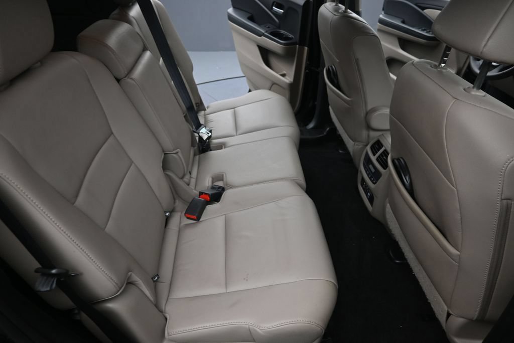 Used 2016 Honda Pilot Touring image 14