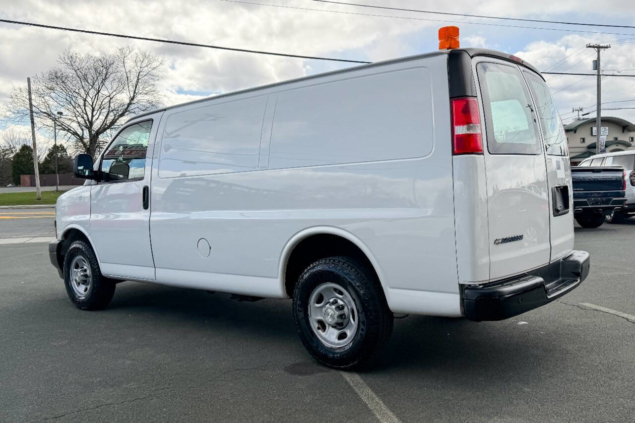 Used 2018 Chevrolet Express 2500 w/ Driver Convenience Package image 6