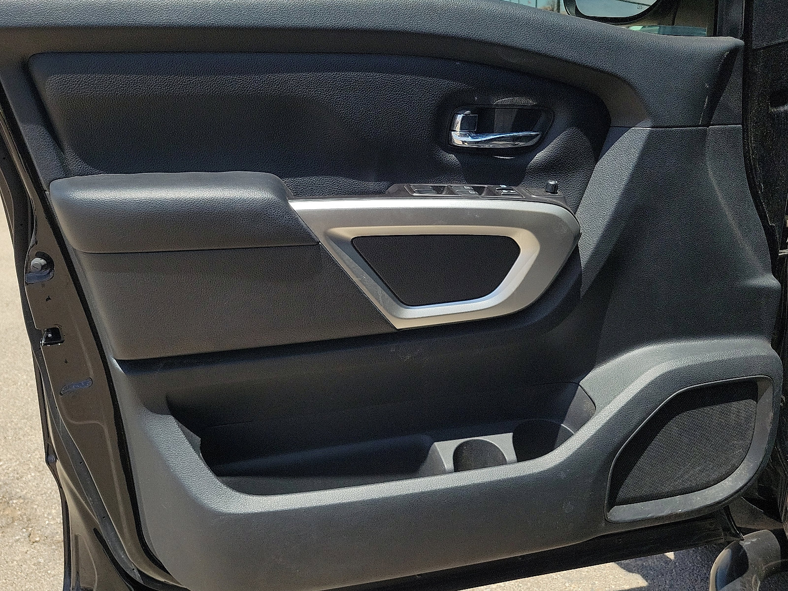 Used 2020 Nissan Titan SV w/ SV Convenience Package image 11