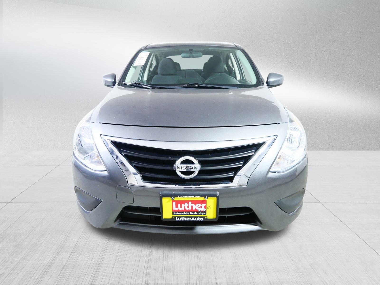 Used 2019 Nissan Versa SV image 2