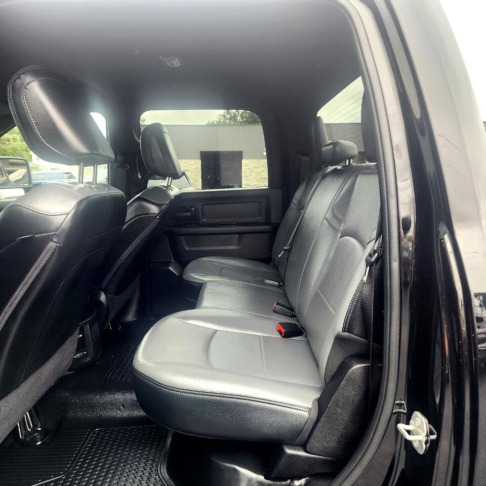 Used 2024 RAM 2500 Tradesman w/ Chrome Appearance Group image 14