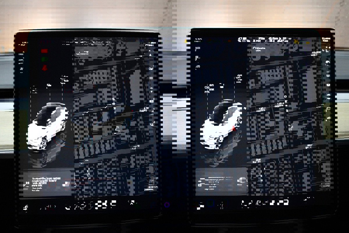 Used 2023 Tesla Model 3 Standard Range image 15