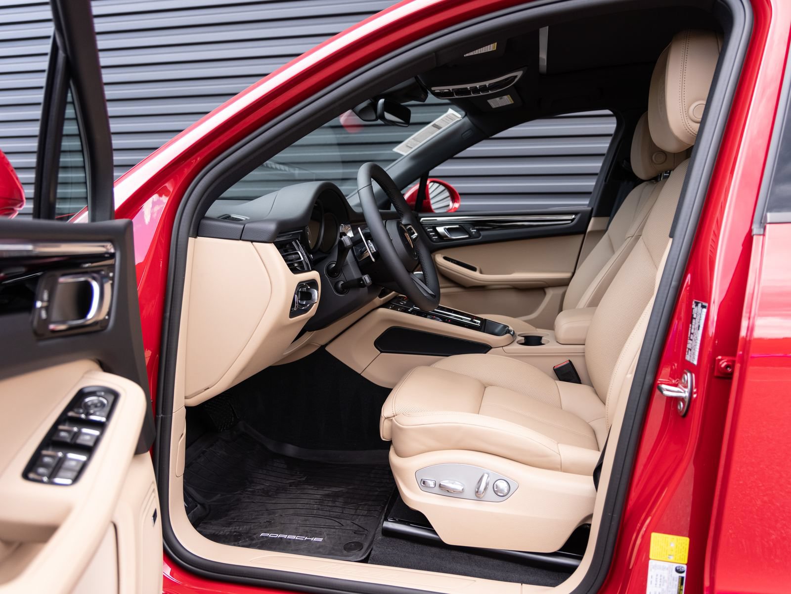 Certified 2026 Porsche Macan AWD/4WD image 23