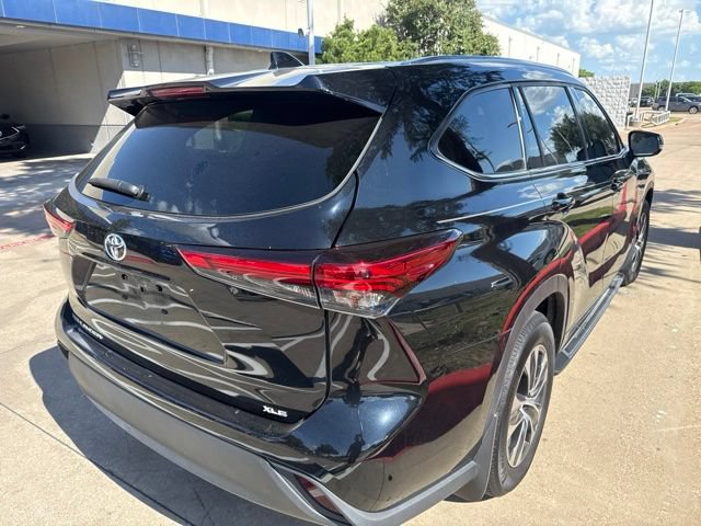 Used 2021 Toyota Highlander XLE FWD image 4