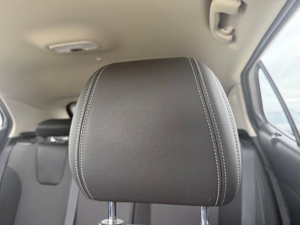 Used 2025 Buick Encore GX Preferred image 29