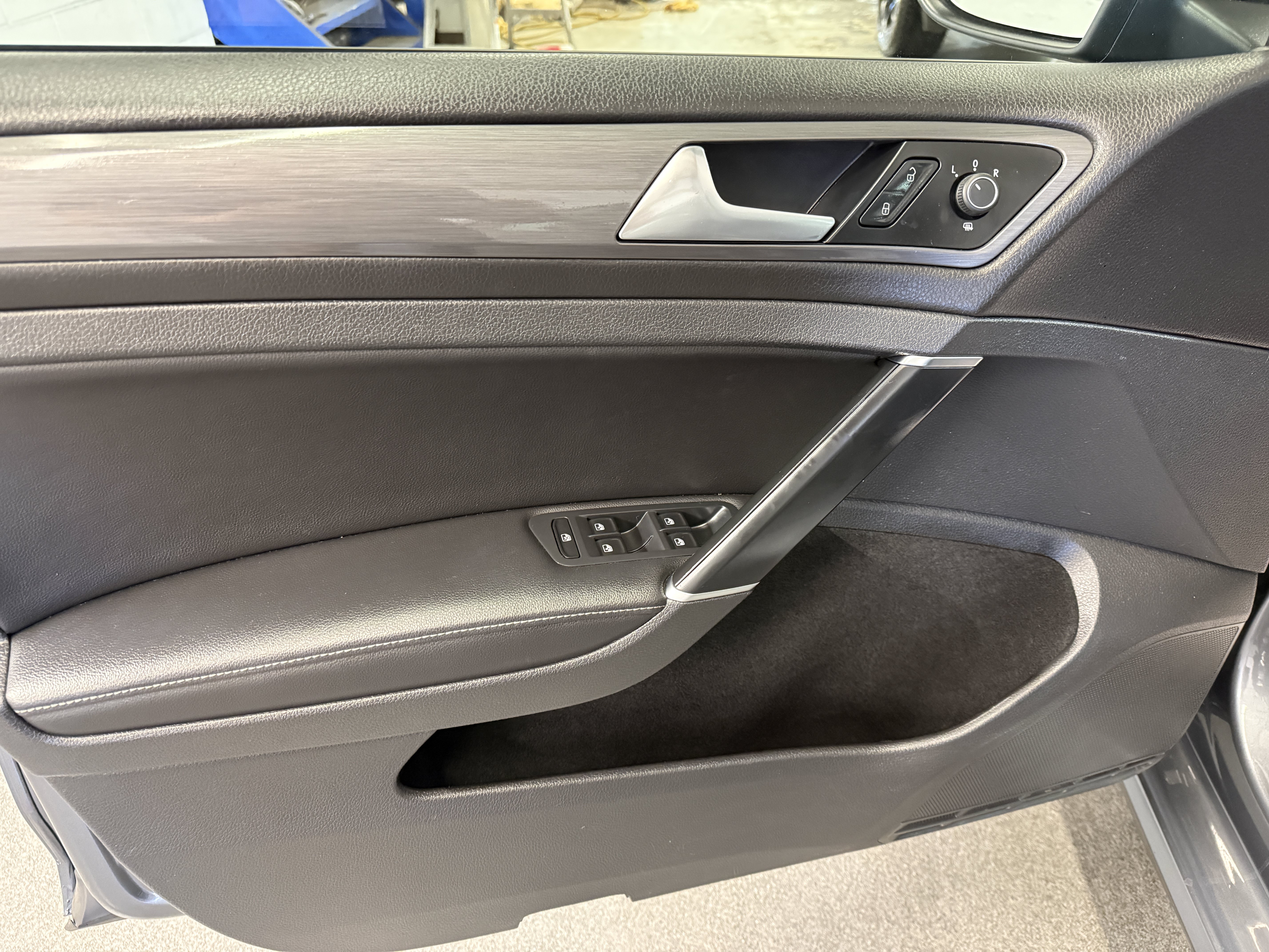 Used 2018 Volkswagen Golf SE FWD image 12