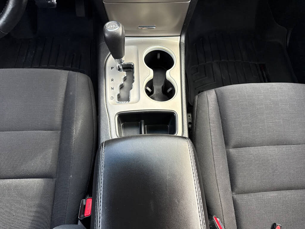 Used 2013 Jeep Grand Cherokee Laredo AWD/4WD image 22