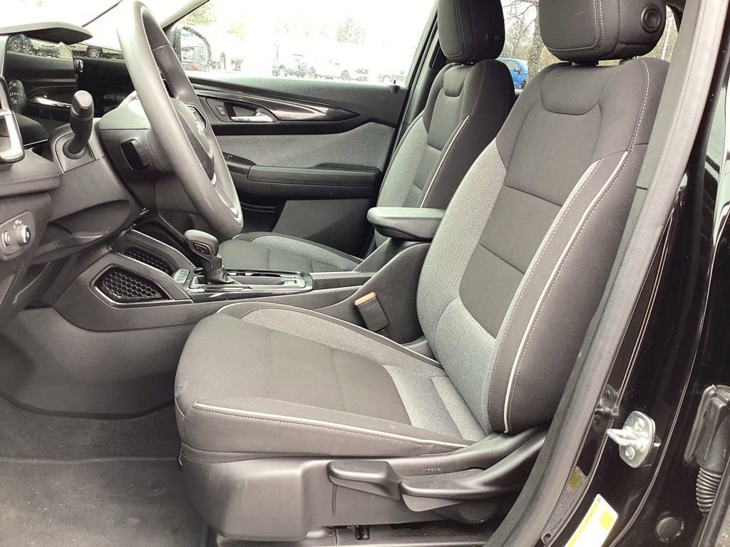 Used 2025 Chevrolet TrailBlazer LT FWD image 14