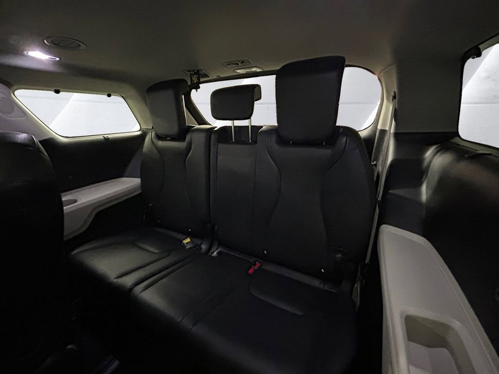 Used 2022 Kia Carnival SX Prestige image 18