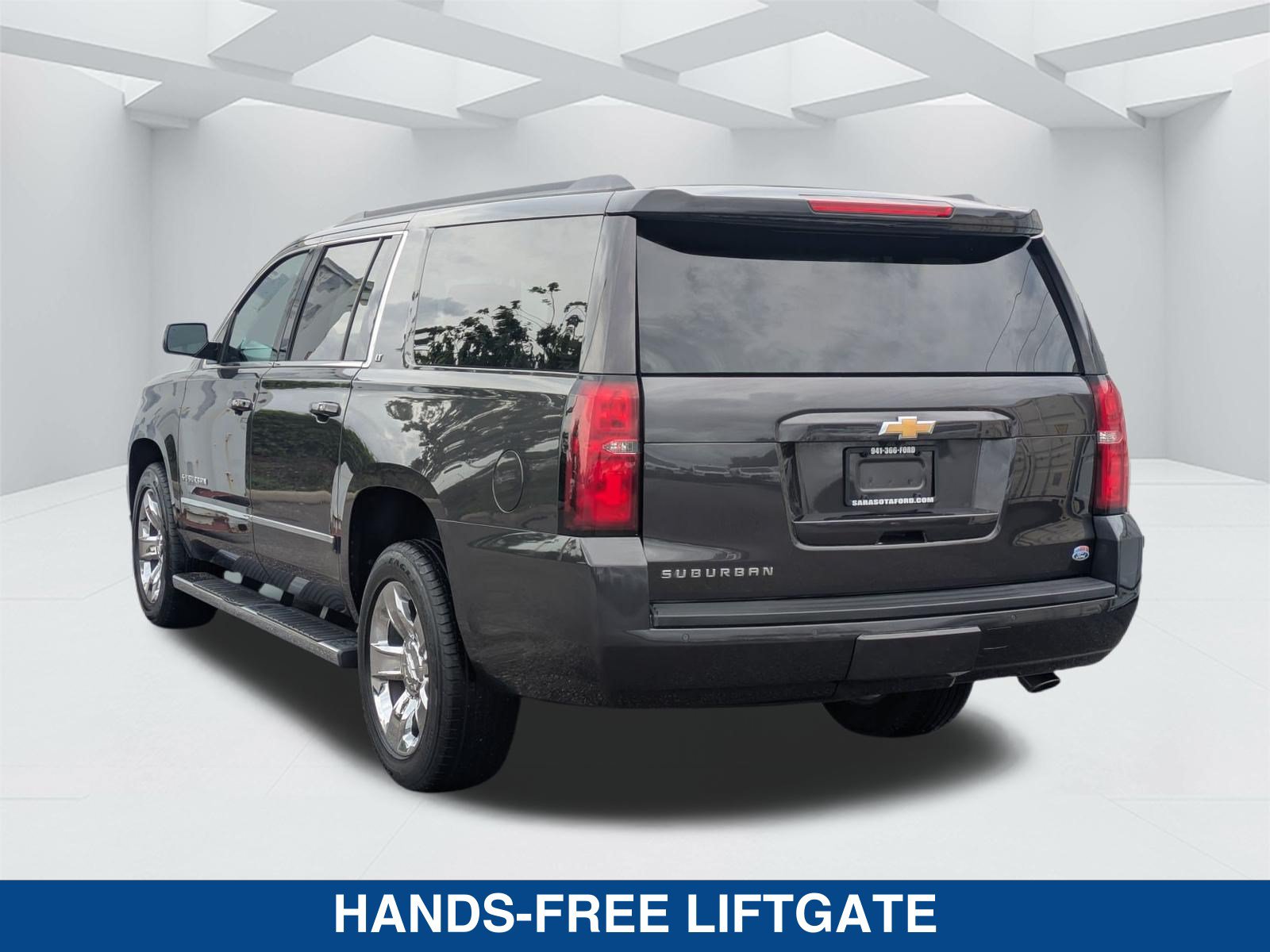 Used 2017 Chevrolet Suburban LT w/ LT Signature Package RWD image 7