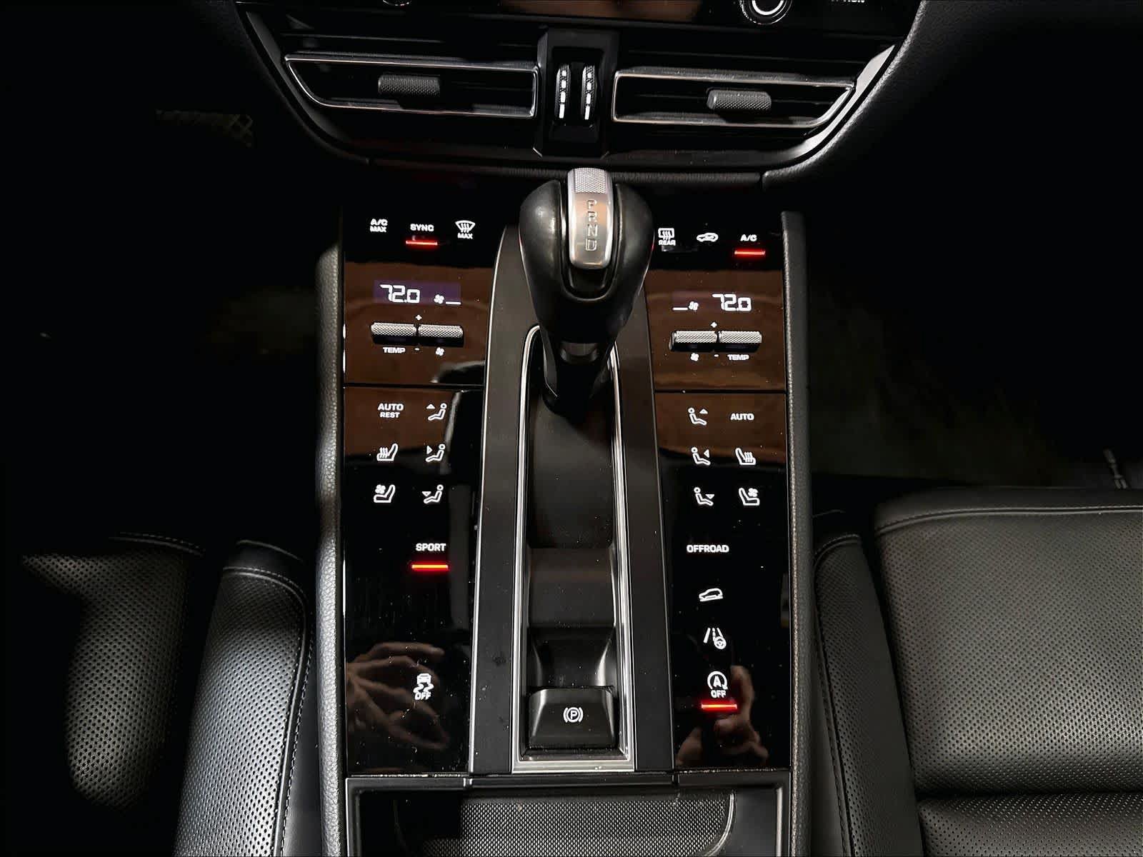 Used 2023 Porsche Macan AWD/4WD image 32