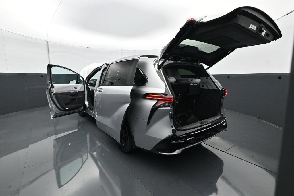 Used 2024 Toyota Sienna XSE AWD/4WD image 33