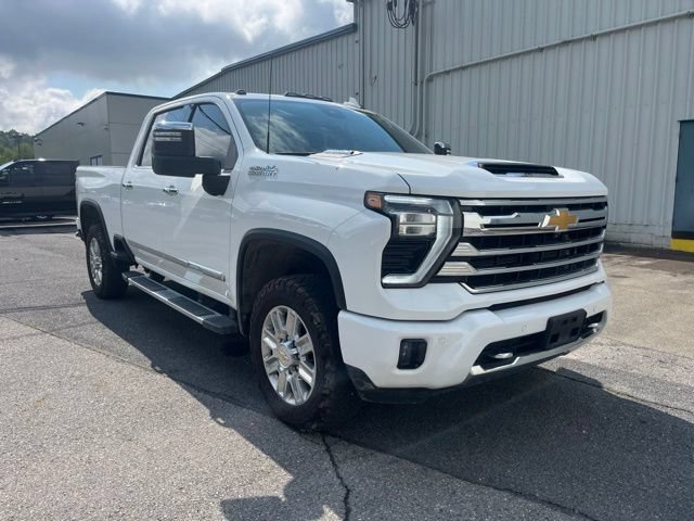 Used 2024 Chevrolet Silverado 2500 High Country AWD/4WD video 3