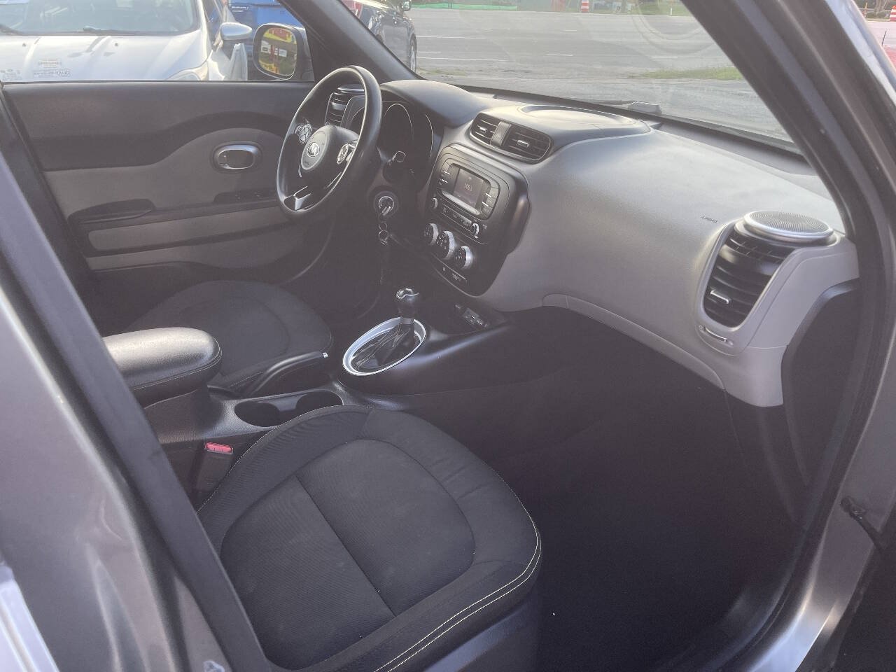 Used 2016 Kia Soul + FWD image 26