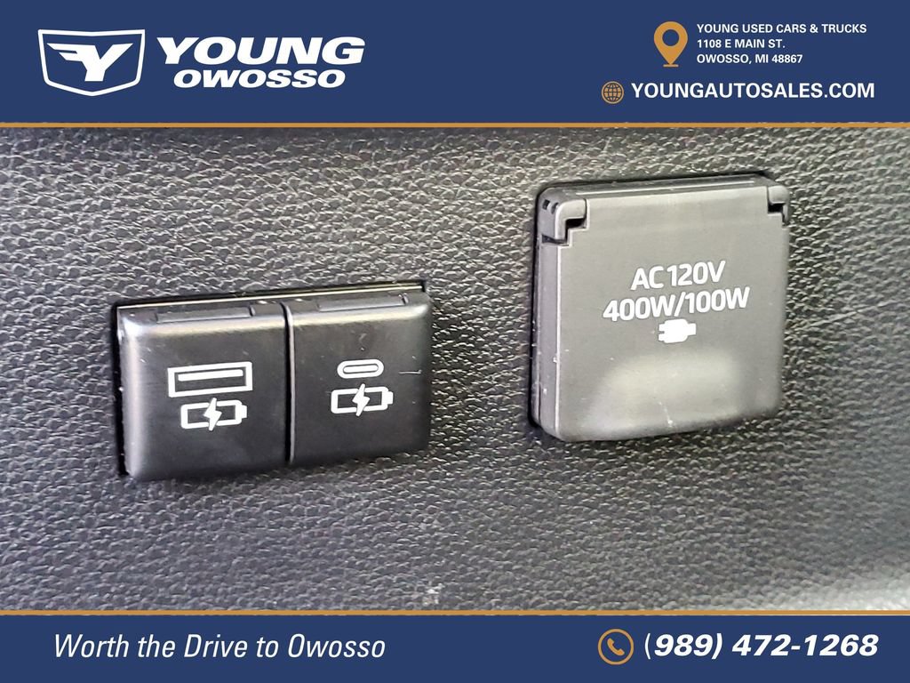 Used 2025 Toyota Sequoia Capstone AWD/4WD image 35