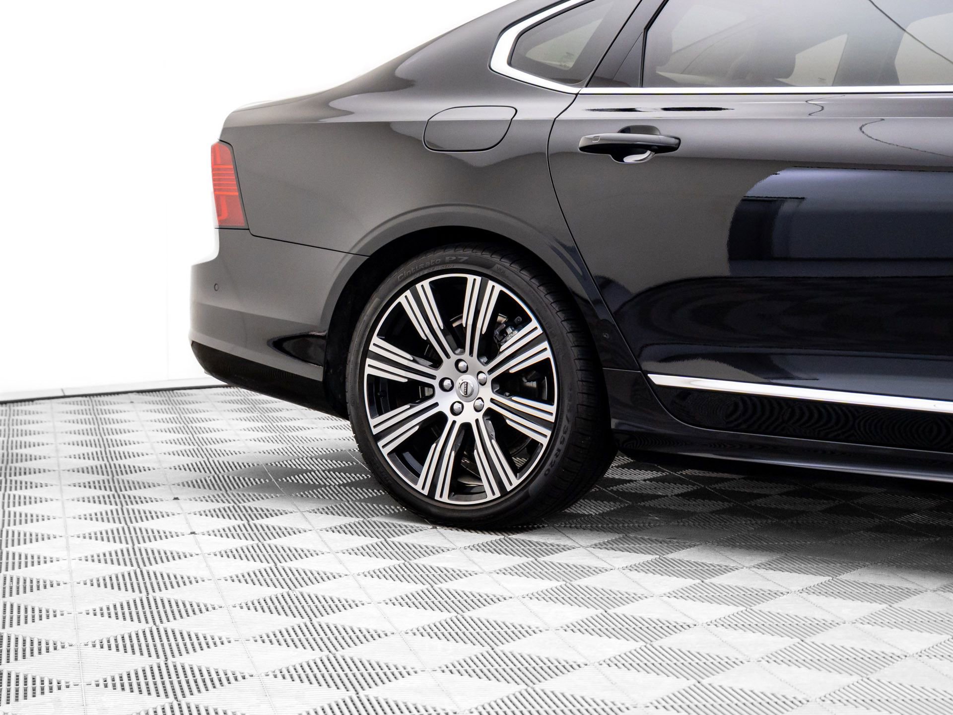 Used 2023 Volvo S90 B6 Ultimate image 36