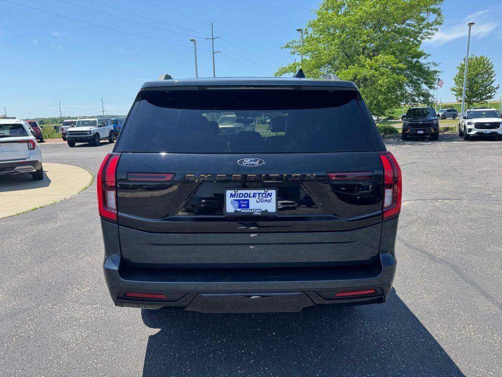 Used 2025 Ford Expedition Tremor AWD/4WD image 4