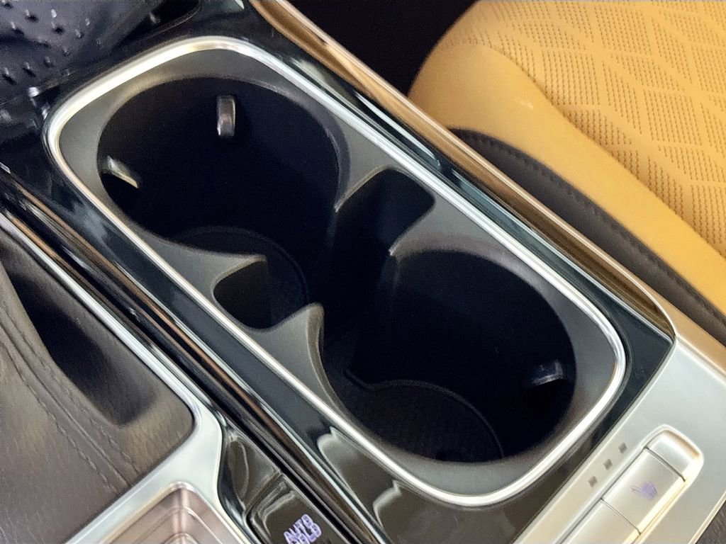 Used 2024 Kia Carnival EX image 16