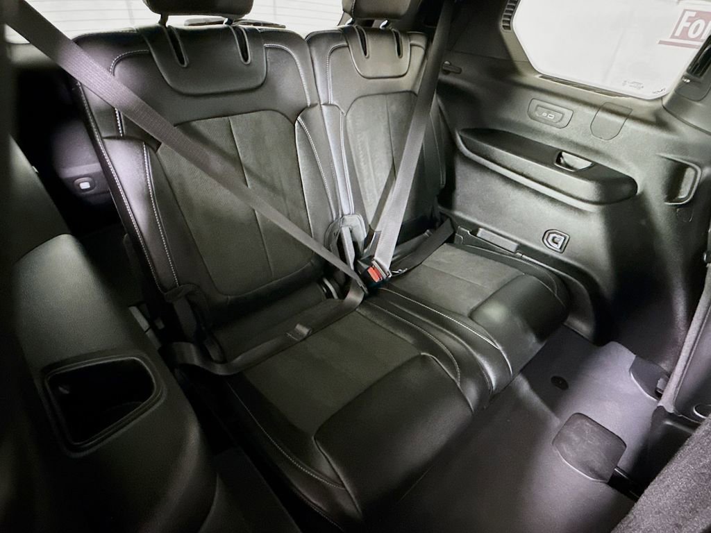 Used 2023 Jeep Grand Cherokee L Laredo AWD/4WD image 33