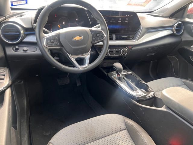 Used 2025 Chevrolet Trax LT w/ LT Convenience Package FWD image 13