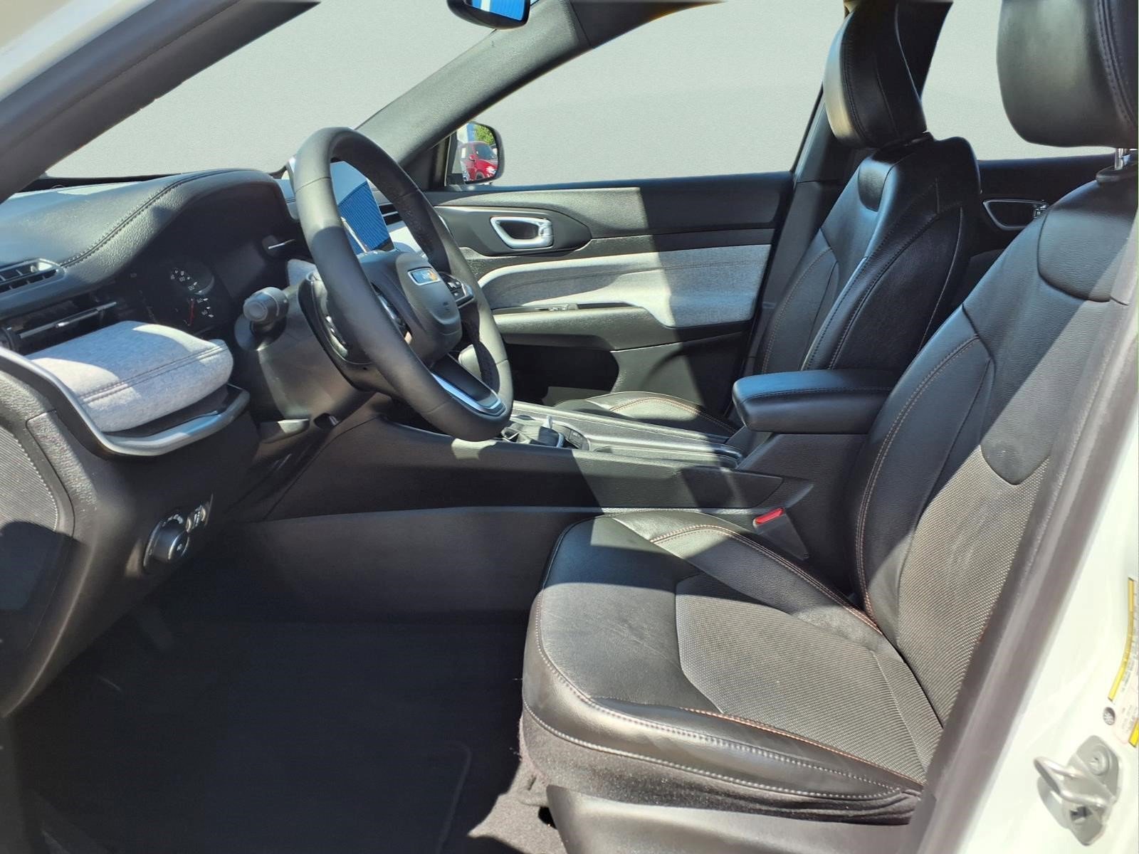 Used 2023 Jeep Compass Latitude image 12