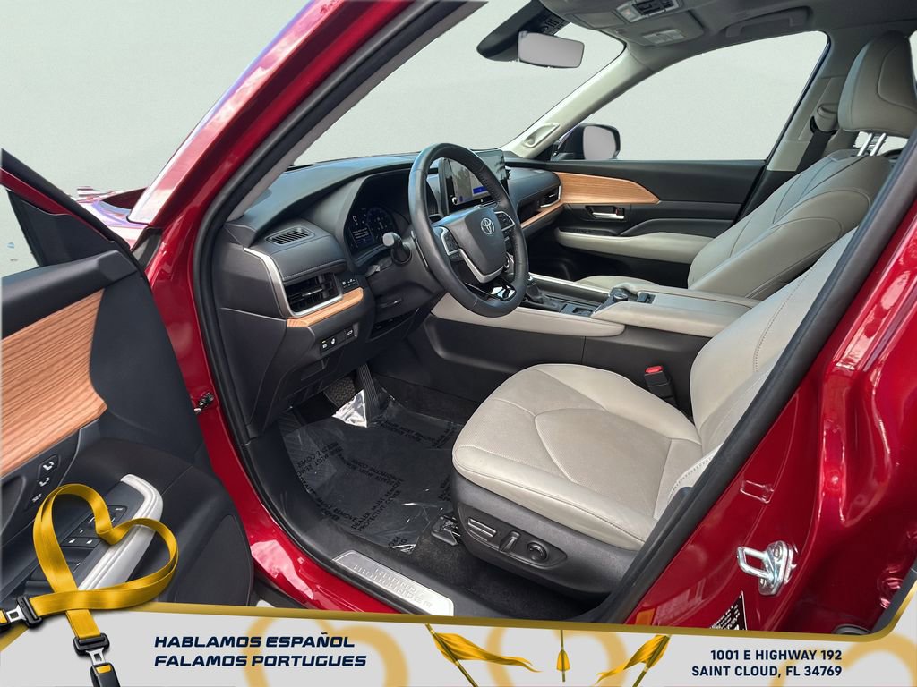 Used 2025 Toyota Grand Highlander AWD image 11