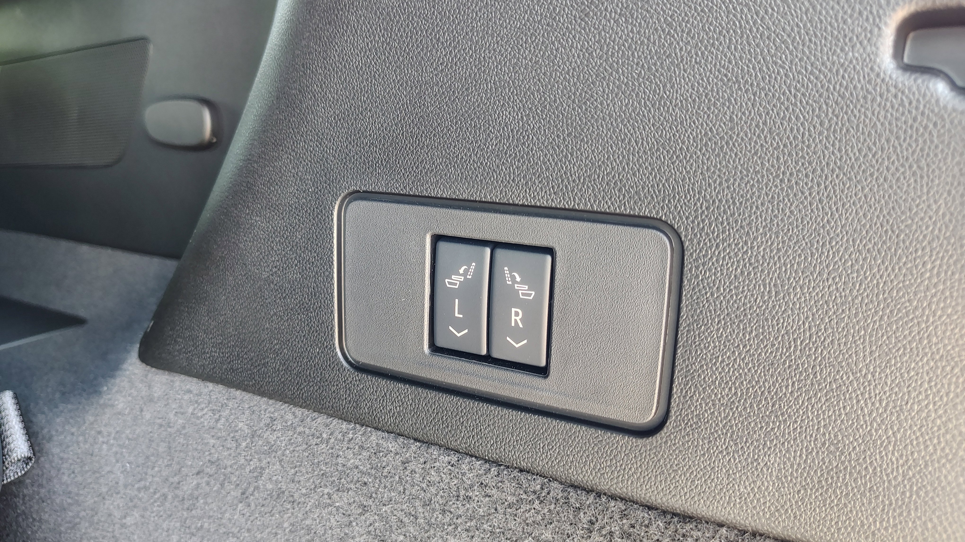 New 2025 Cadillac XT6 Luxury w/ LPO, Premium Carpet Package image 40