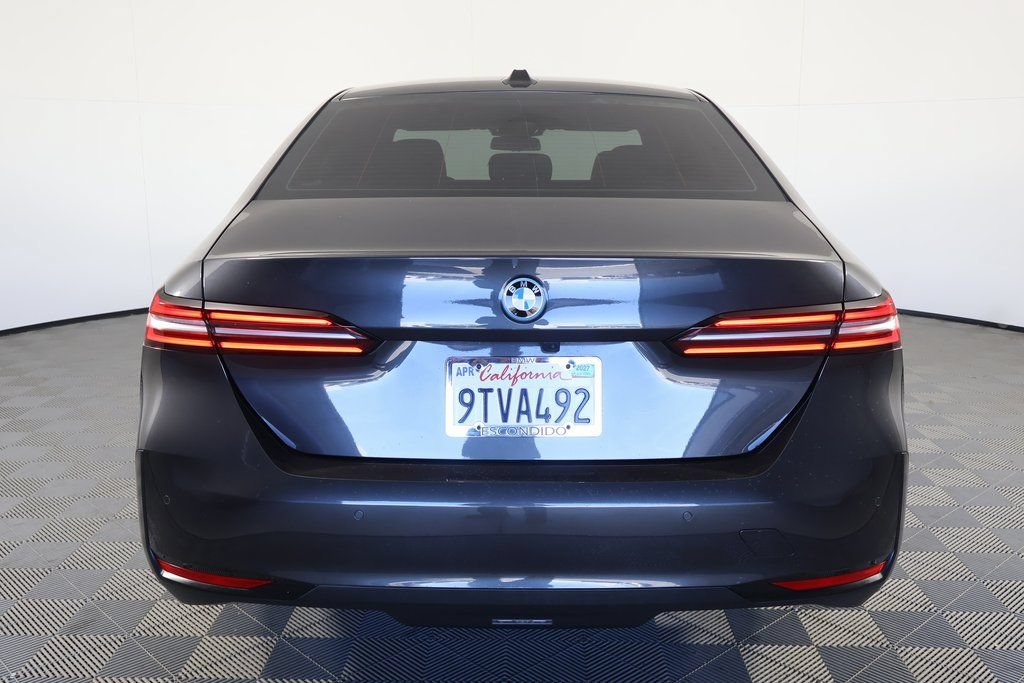 Used 2025 BMW i5 xDrive40 w/ Premium Package AWD/4WD image 5