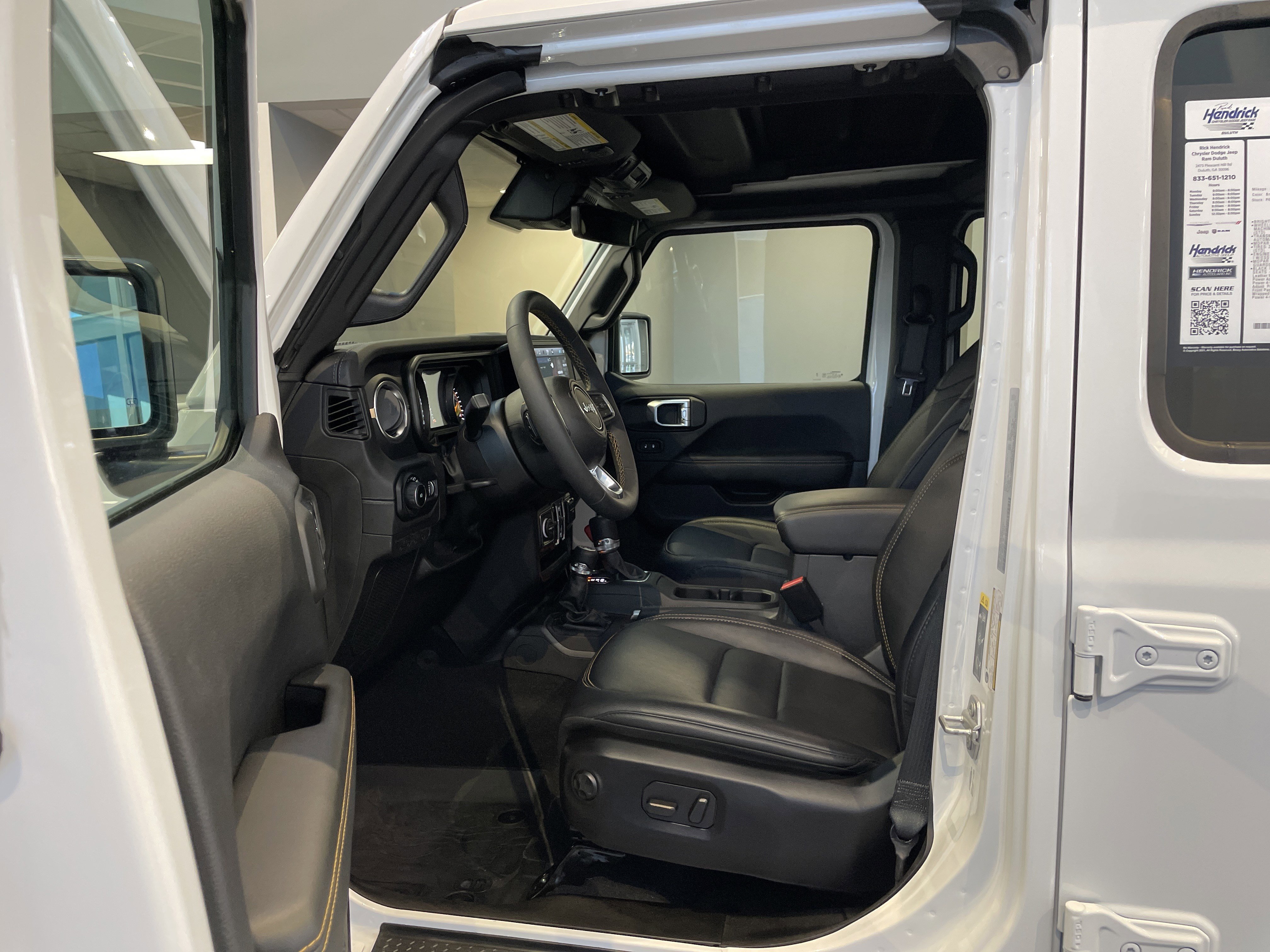 Used 2024 Jeep Wrangler Unlimited Sahara w/ Technology Group AWD/4WD image 16