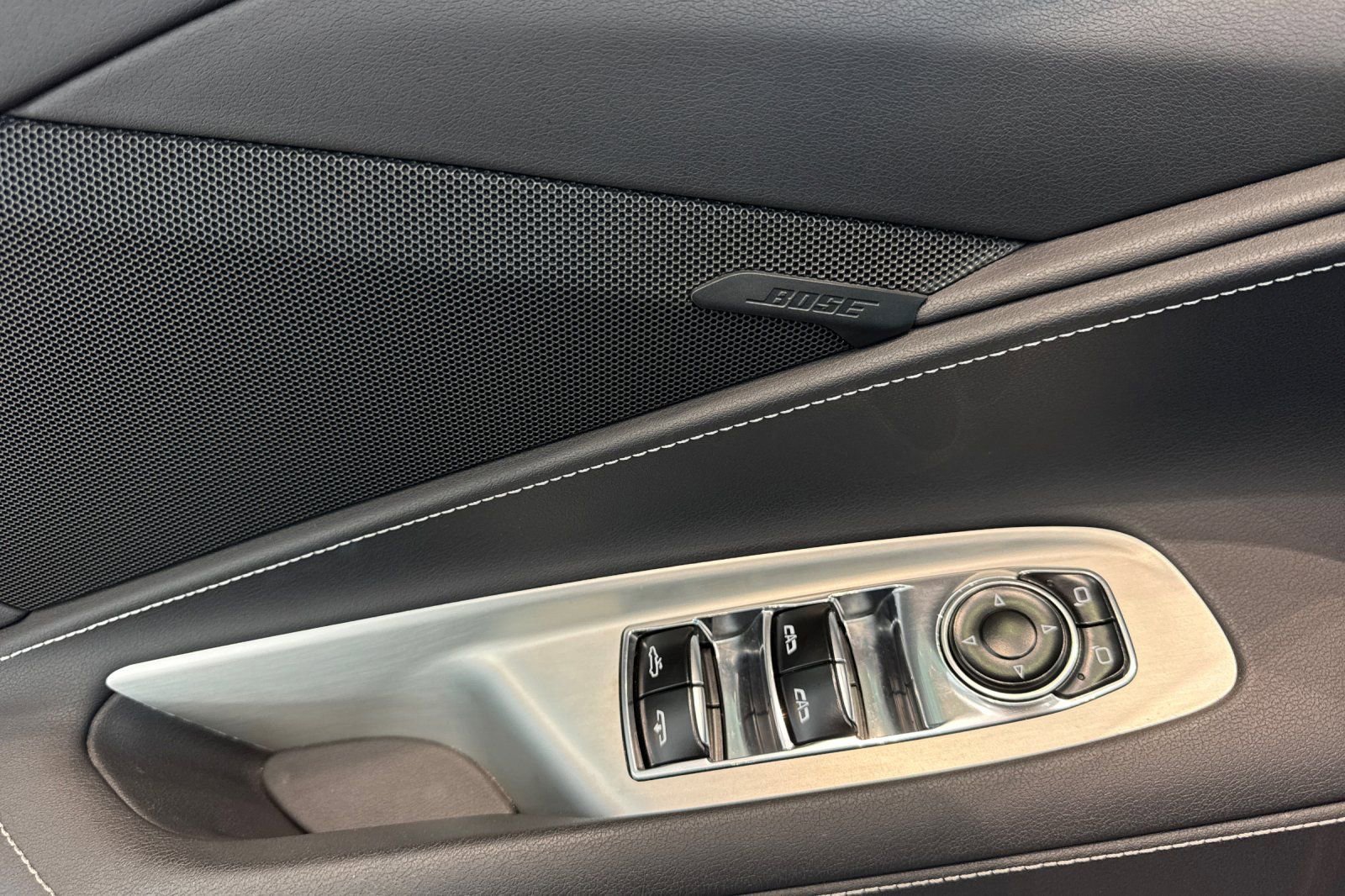 Used 2022 Chevrolet Corvette Stingray Convertible w/ Z51 Performance Package image 11