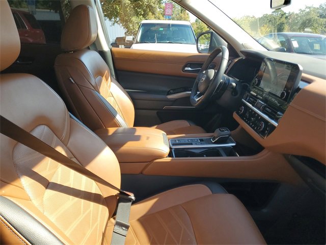 Used 2023 Nissan Pathfinder Platinum image 37