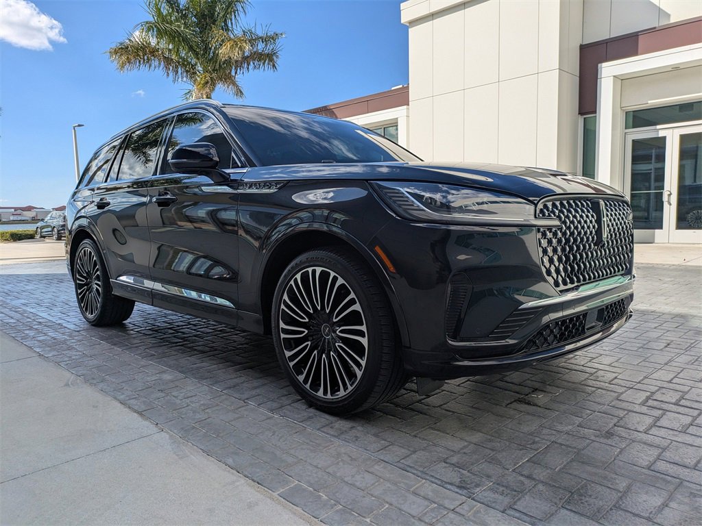 Certified 2025 Lincoln Aviator Black Label image 2