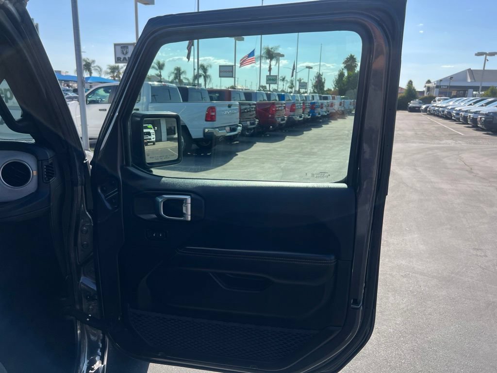 Used 2025 Jeep Wrangler Unlimited Sahara w/ Safety Group AWD/4WD image 28