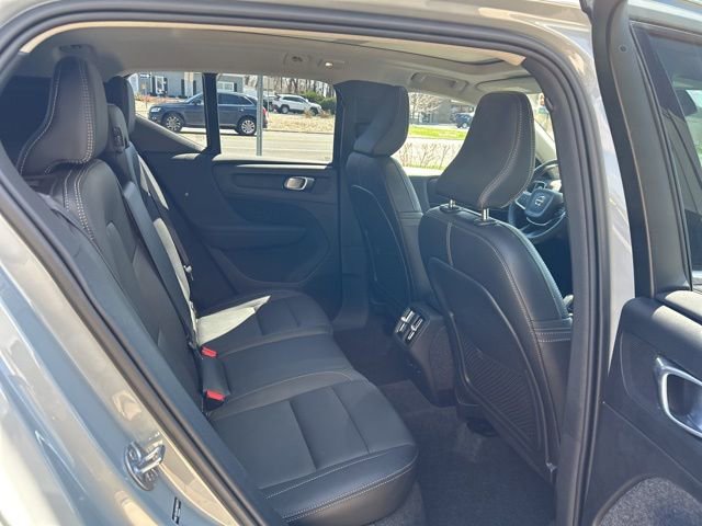 Used 2025 Volvo XC40 B5 Core AWD/4WD image 13