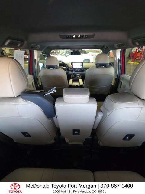 Used 2021 Toyota Sienna XLE FWD image 17