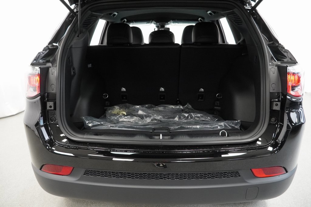 Certified 2025 Jeep Compass Latitude w/ Convenience Group image 39