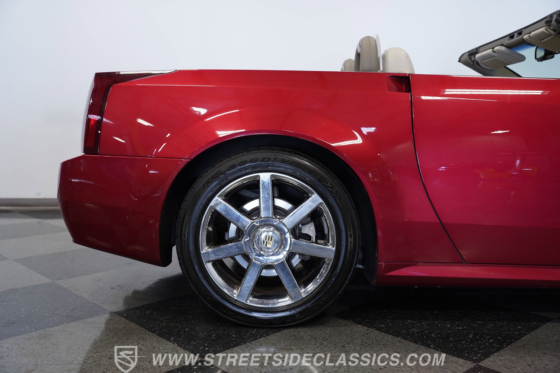 Used 2005 Cadillac XLR image 38