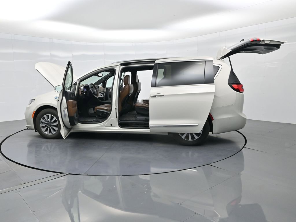 Used 2021 Chrysler Pacifica Limited w/ Premium & Safety Sphere Group image 42