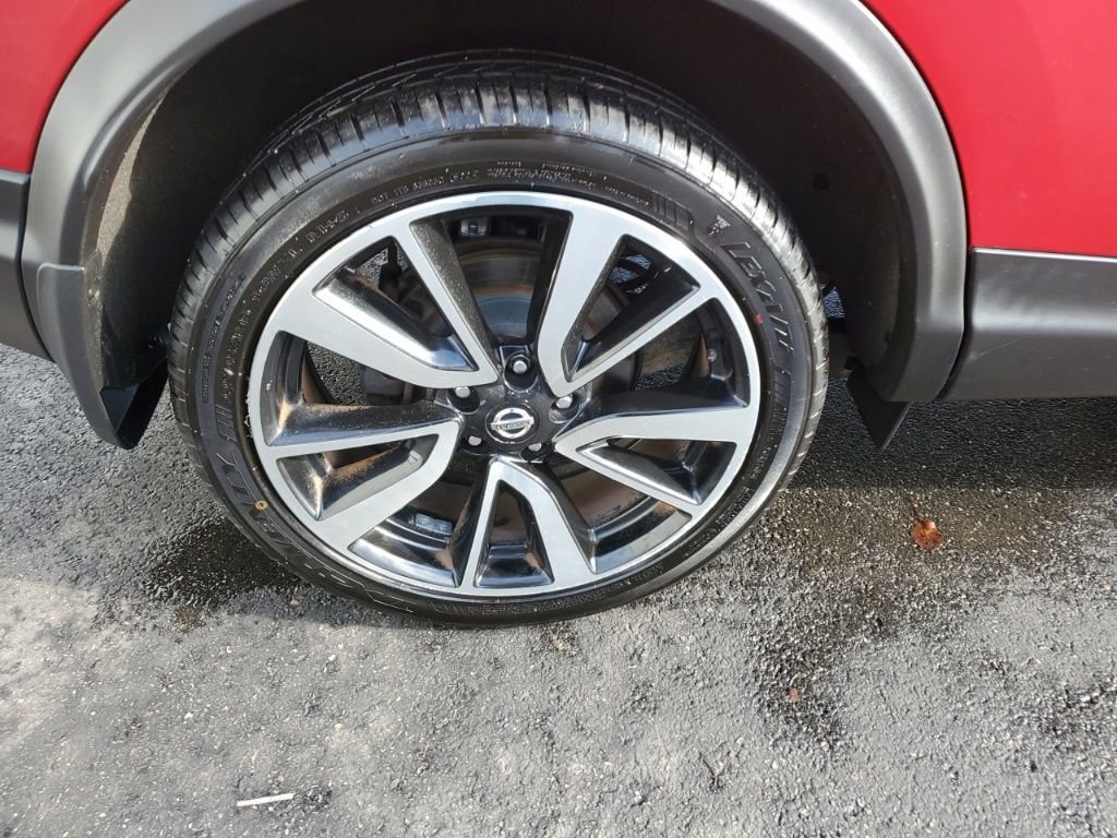 Used 2018 Nissan Rogue Sport SL w/ SL Premium Package image 11