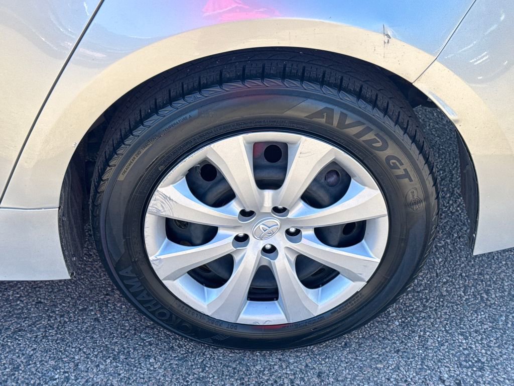 Used 2025 Toyota Corolla LE AWD/4WD image 41