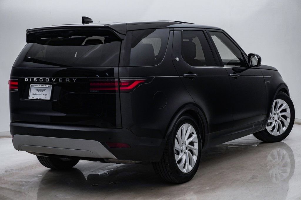 Used 2025 Land Rover Discovery S image 11