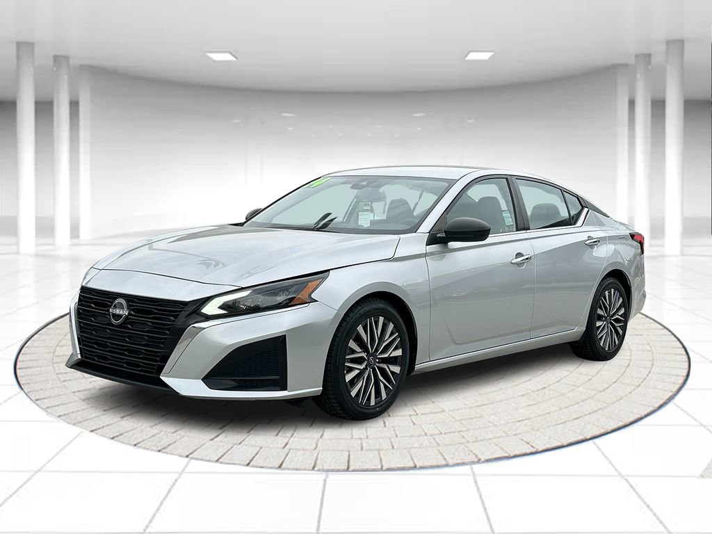 Used 2024 Nissan Altima 2.5 SV image 1