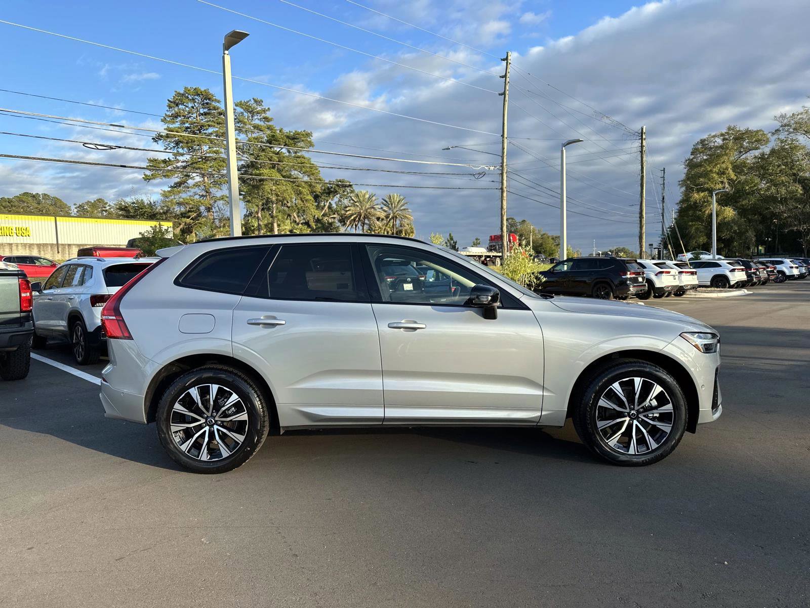 Certified 2025 Volvo XC60 B5 Plus image 6