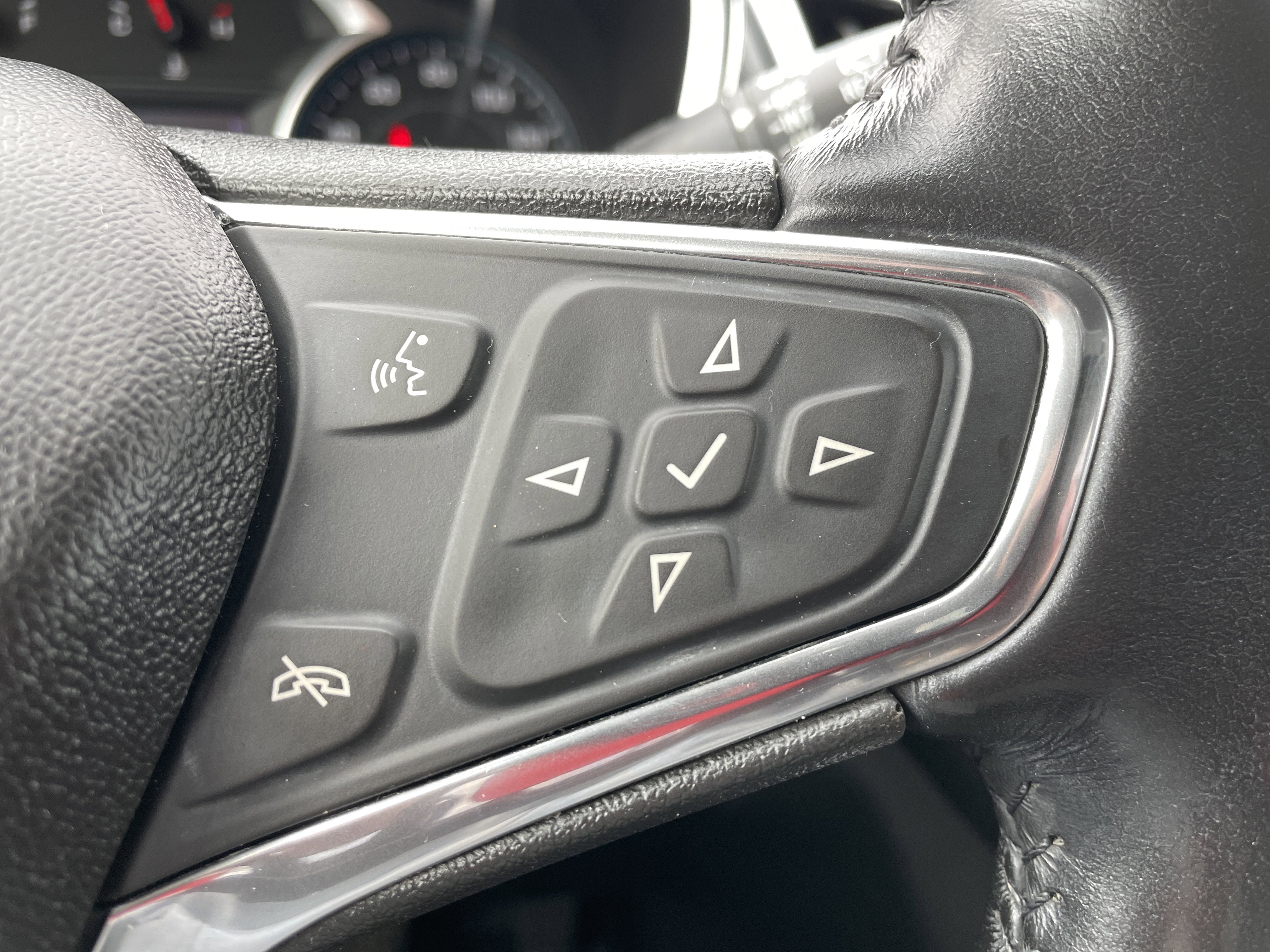 Used 2020 Chevrolet Equinox Premier image 33