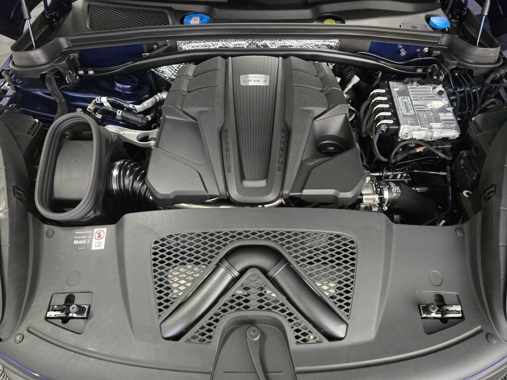 New 2026 Porsche Macan S AWD/4WD image 11