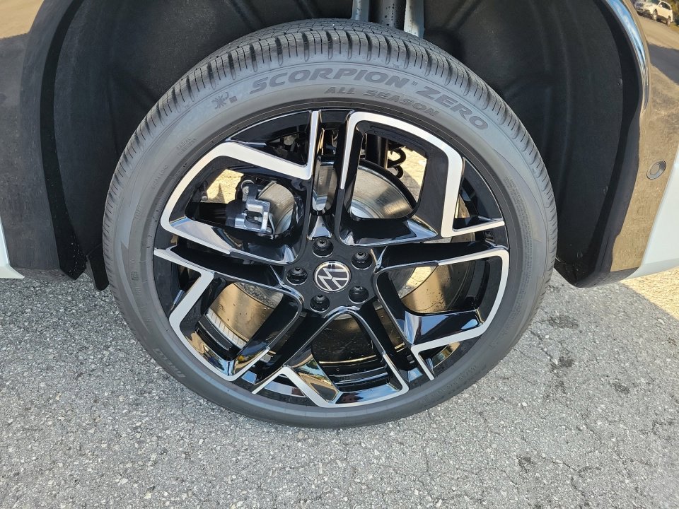 New 2026 Volkswagen Tiguan SEL R-Line image 22